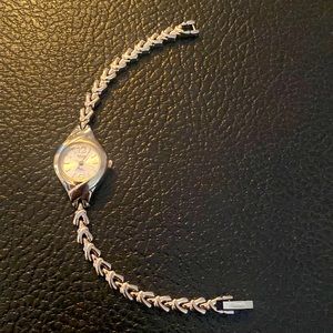 Vintage ladies CLMAX quarts crystal silver watch c. 80’-90’s. Needs a battery